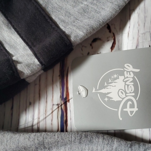 🆕️ DISNEY WOMEN'S GRAY L/S SHIRT 🖤❤️ - Picture 6 of 10